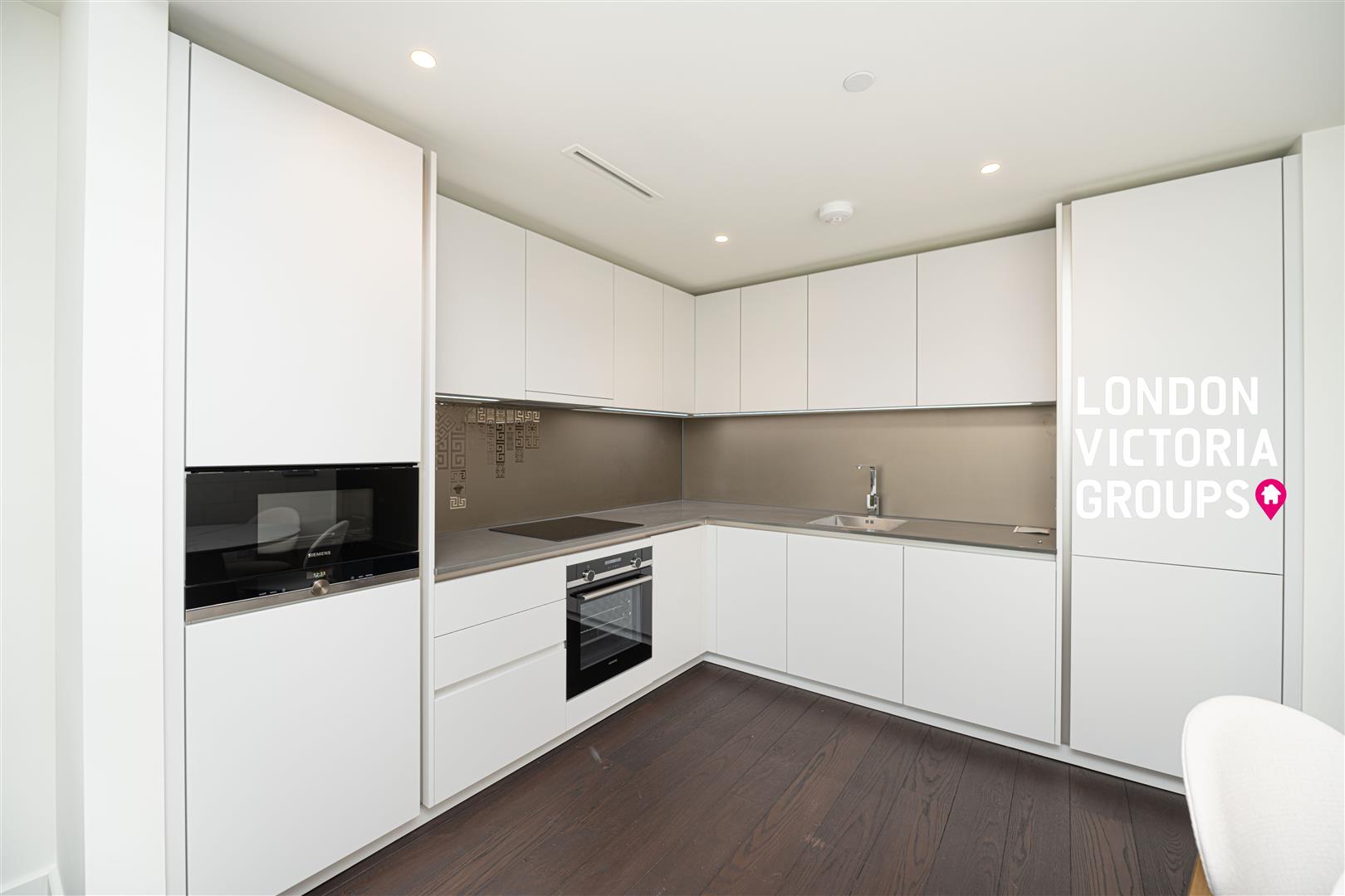 2 bed property in 67 Bondway, London